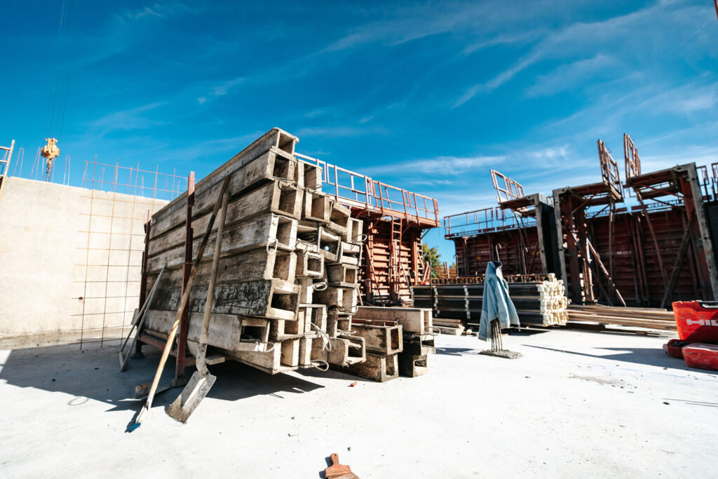 Échaffaudage sur chantier de construction