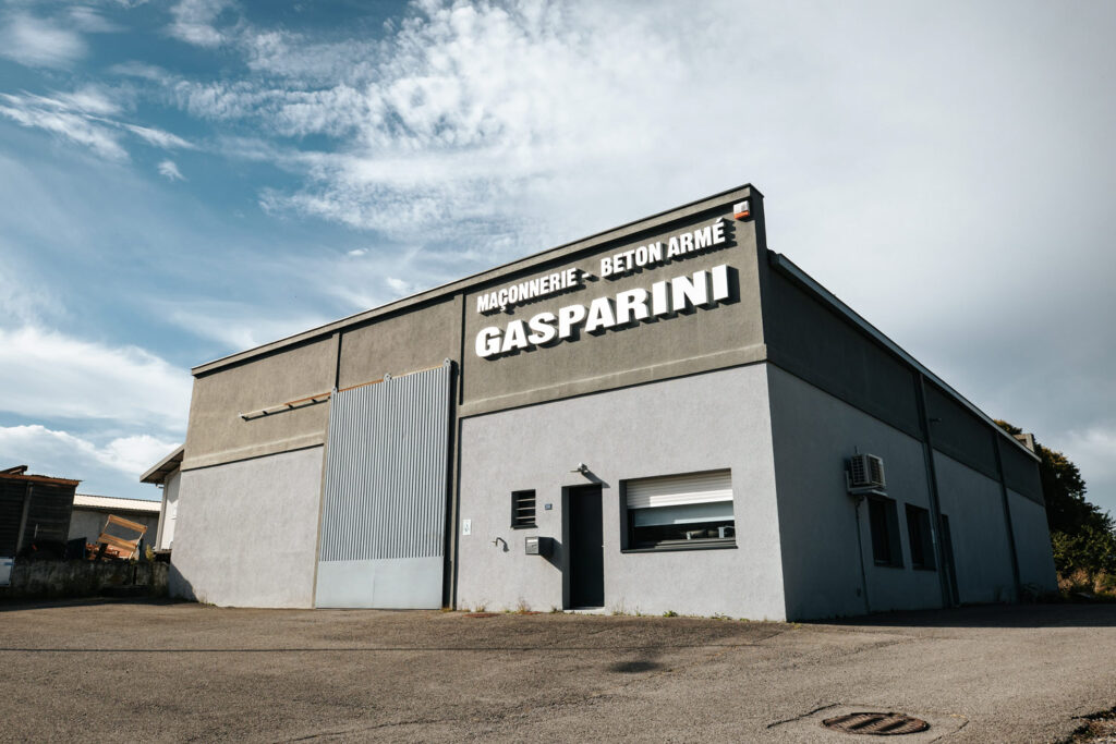 Atelier de construction Gasparini avec armement béton.