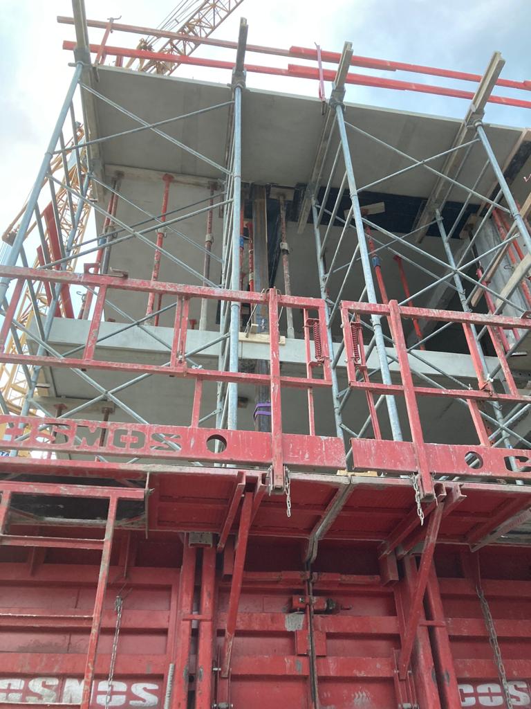 Échafaudage sur chantier de construction
