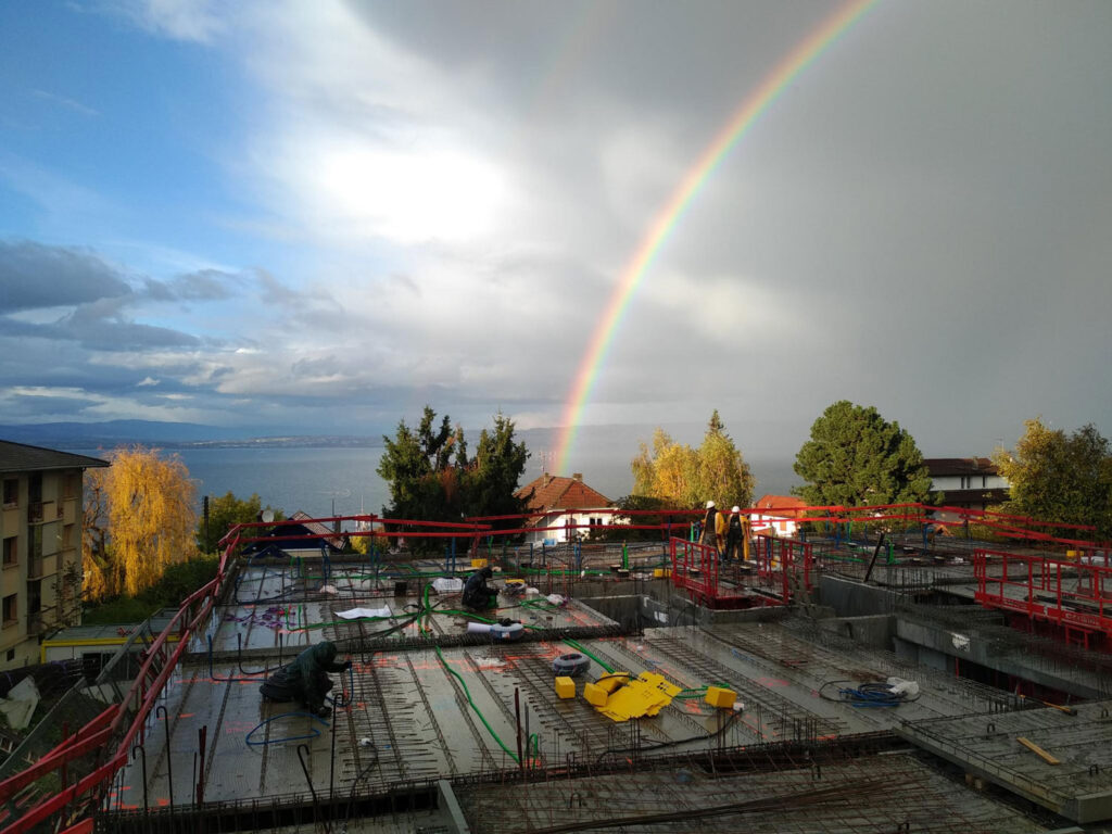 Travaux de bétonnage avec ferraillage sur chantier